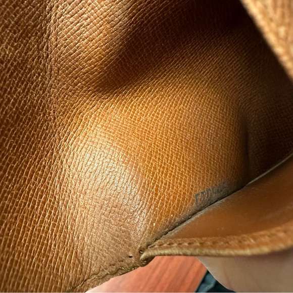 Louis Vuitton Key holder 6 ring - Picture 4 of 7